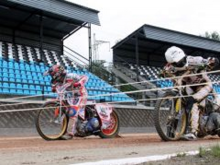 Spīdvejisti Ļebedevs un Puodžuks slavē Biķernieku treku