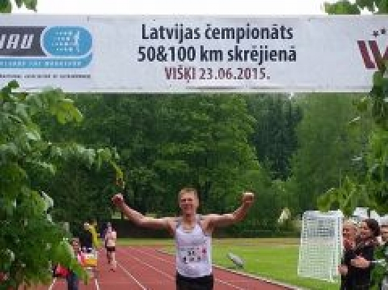 Māris Babris uzvar Latvijas čempionātā 50 km un 100 km skrējienos