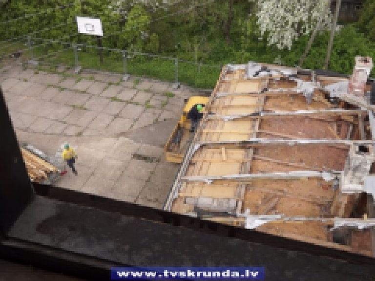 Skrundas TV: Skrundā nojauc VUGD depo ēku