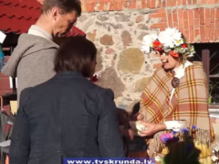 Skrundas TV: Vasaras saulgriežu tirdziņš Saldū