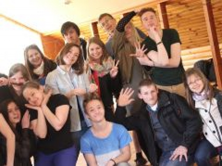 Aptauja par jauniešu brīvā laika pavadīšanas iespējām Ādažu novadā