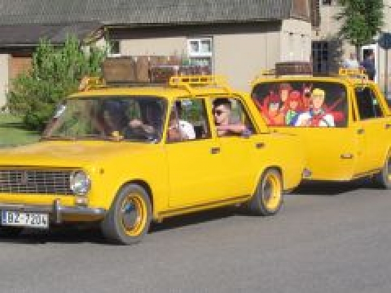 VAZ piestāj Valkā