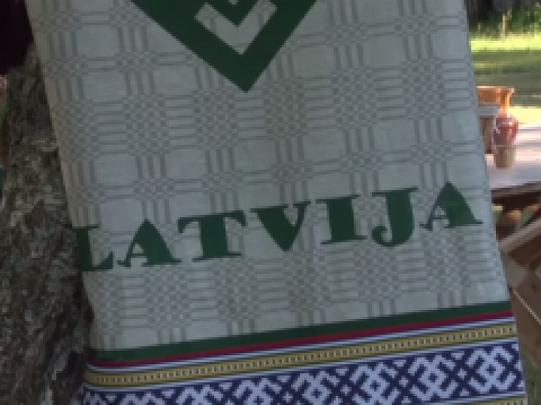 Aizputes TV: Kazdangā ieskandina Starptautisko folkloras festivālu "Baltica 2015"