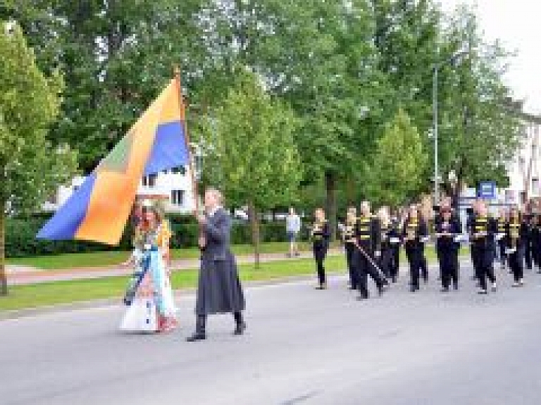 Turpinās pieteikšanās Valmieras pilsētas svētku gājienam "Valmiera lepojas"