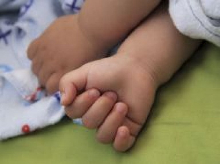 Jaunās ģimenes aicina piedalīties Topošo vecāku skolā Gulbenē