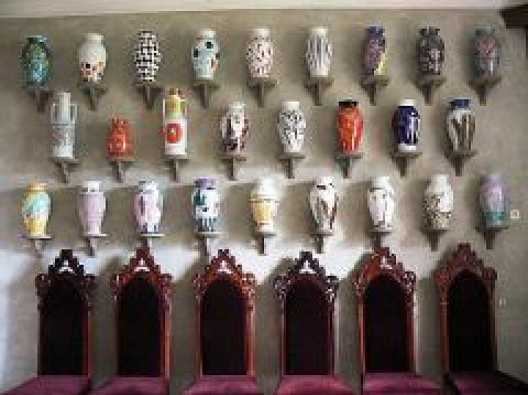 Rīgā būs skatāma Zvārtavas porcelāna simpozija izstāde