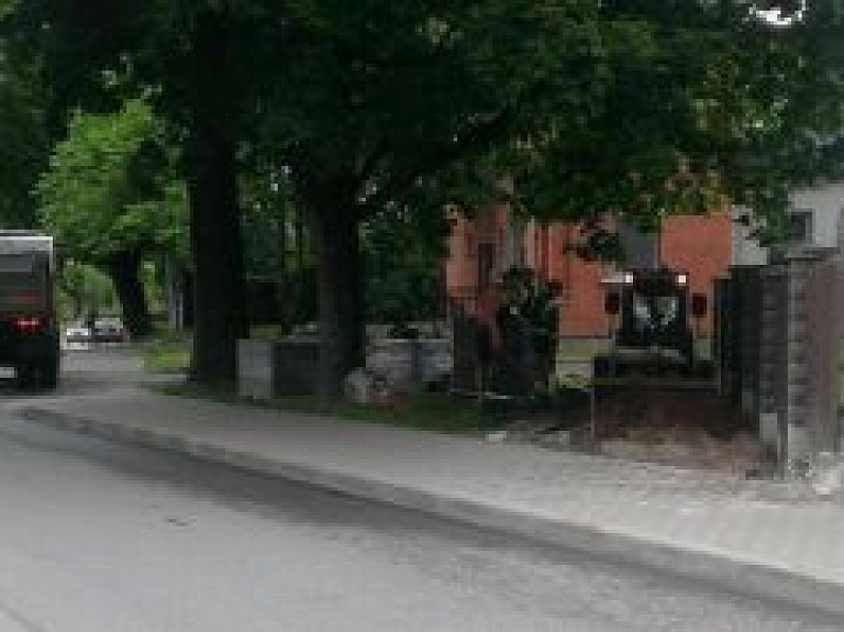 Limbažos atjauno gājēju ietves