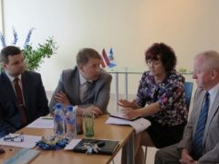 Labklājības ministra Ulda Auguļa vizīte Dobelē