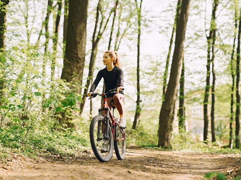 6 populārākie Rīgas velo maršruti pirmajiem pavasara izbraucieniem