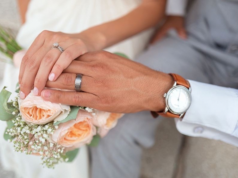 Laulību gredzenu trendi 2024. gadā: ekskluzīvi un moderni dizaini
