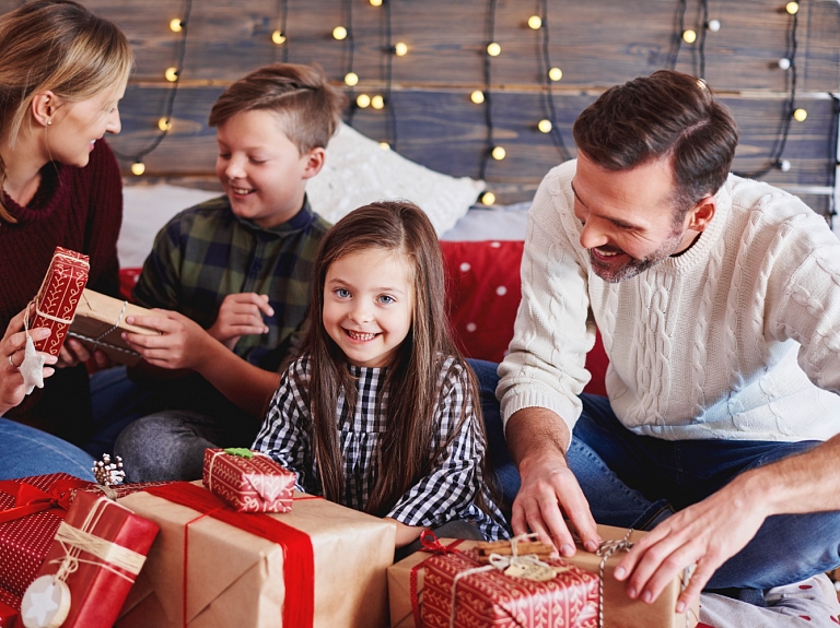 Vairs nekādas pēdējā brīža skriešanas – Ziemassvētku dāvanas tiešsaistē visai ģimenei