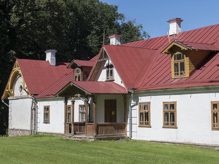 Autentiskā un šarmantā Arendoles muiža Dubnas upes krastā