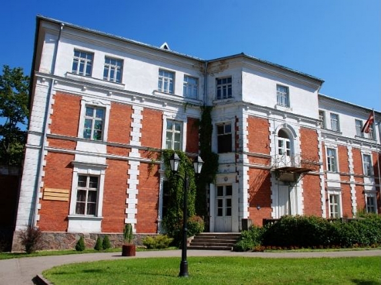 Bebrenes muiža