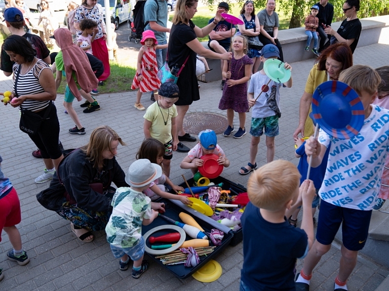 Rīgas bērniem un jauniešiem tiek piedāvātas vairākas bezmaksas brīvā laika pavadīšanas iespējas vasaras brīvlaikā