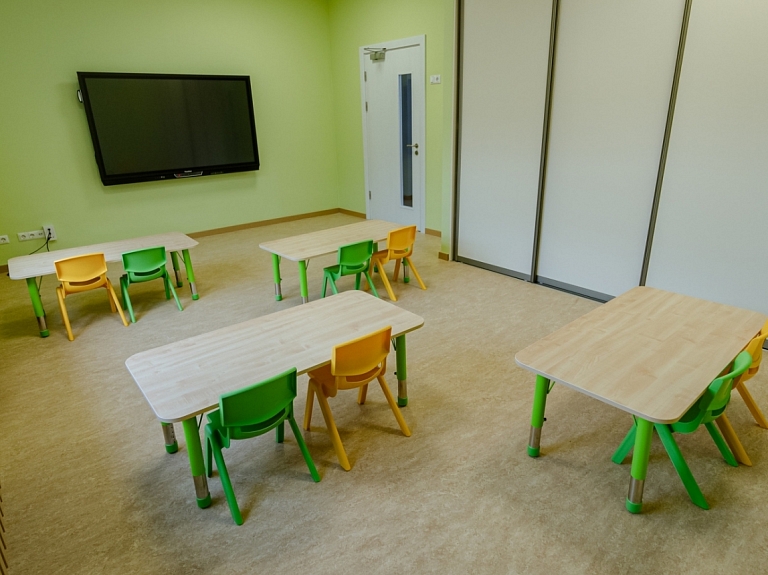 Rīgas pašvaldība aicina vecākus pieteikt bērnus bezmaksas pirmsskolas izglītības programmai privātajos bērnudārzos