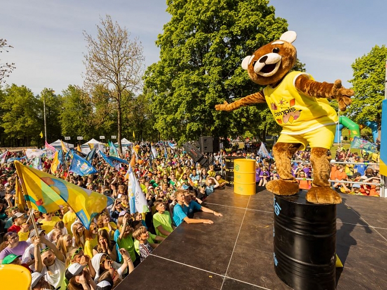20 tūkstoši Latvijas skolēnu pieteikušies Eiropā lielākajā skolu klašu saliedēšanas festivālā “Čē Čē Čempionāts”