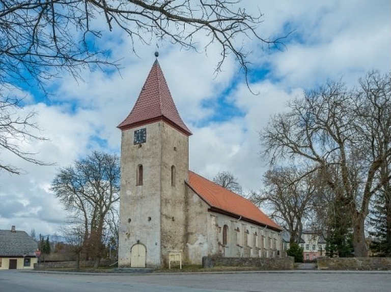 Durbes luterāņu baznīca