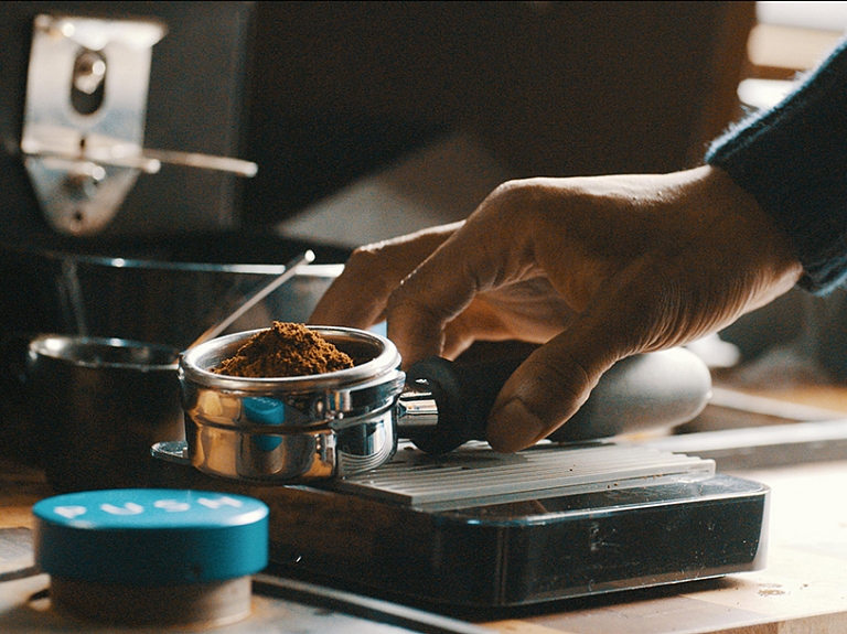 Kā lietot espresso kafijas automātu?
