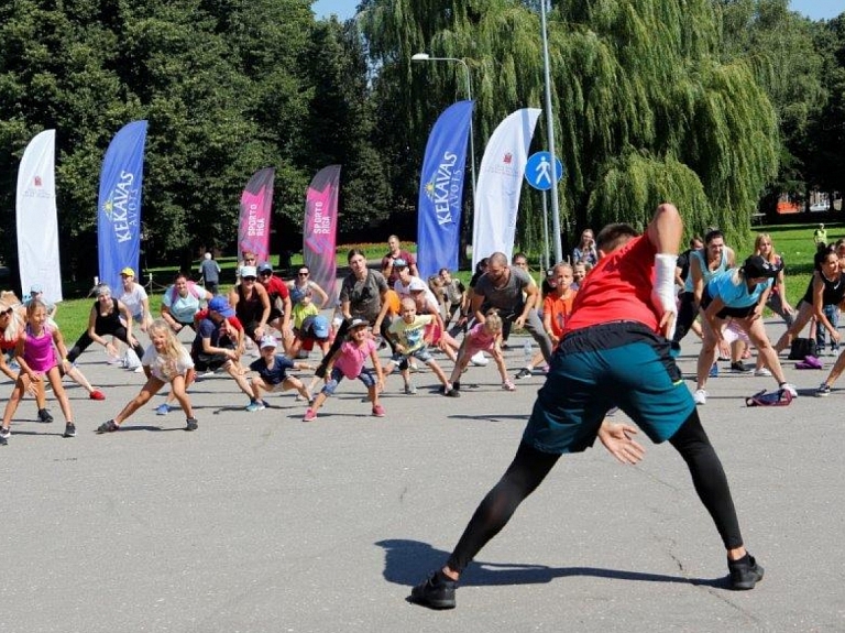 Vasarā norisināsies bezmaksas sporta nodarbības Rīgas apkaimju iedzīvotājiem