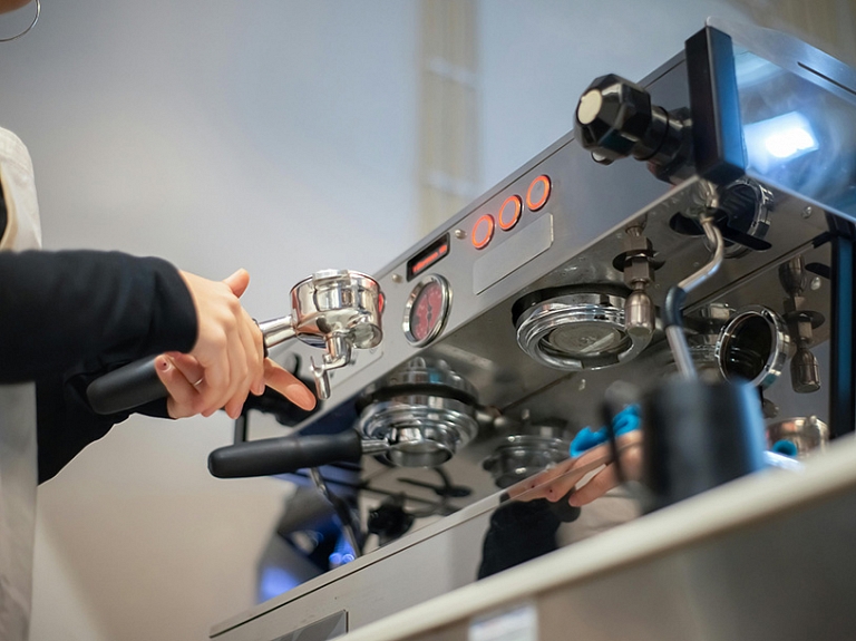 Kāpēc jūsu kafijas automāts var sabojāt rītu
