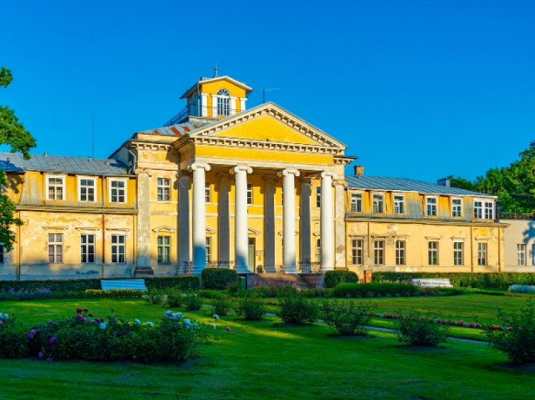 Krimuldas muiža un Krimuldas viduslaiku pilsdrupas