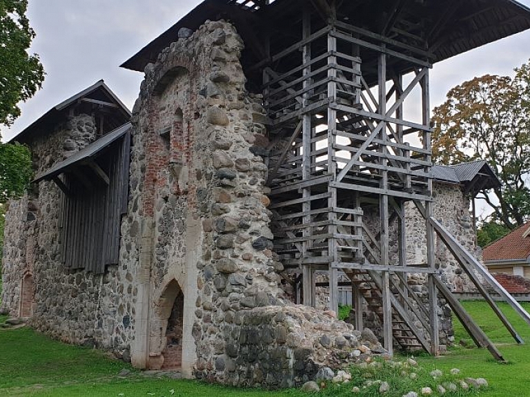 Limbažu pils – viena no senākajām Latvijas fortifikācijas aizsardzības būvēm