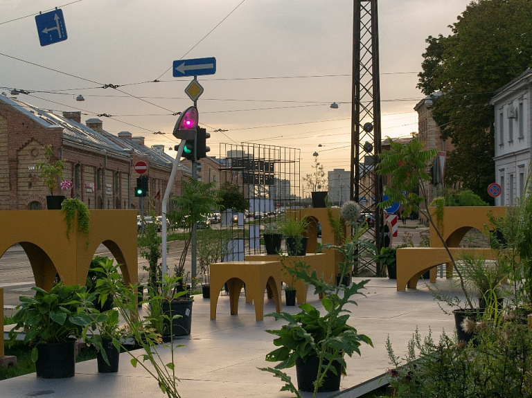 Aug pop-up skvērs “Pilsētas kabata” Maskavas ielā