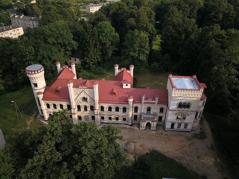 Preiļu muižas komplekss un tā parks – viens no ievērojamākajiem Latvijas lauku parkiem