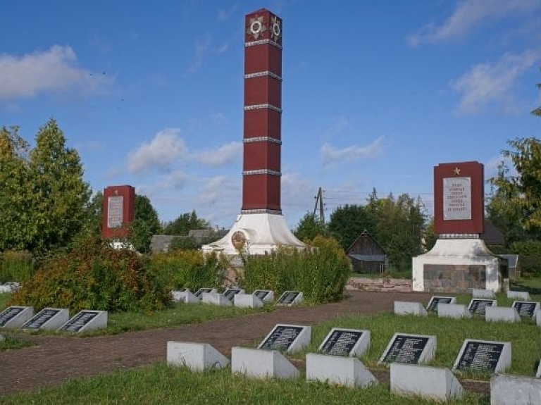 Sarkanarmiešu brāļu kapi Vaiņodē