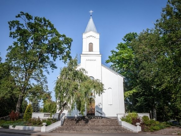 Saulkrastu jeb Pēterupes evaņģēliski luteriskā baznīca