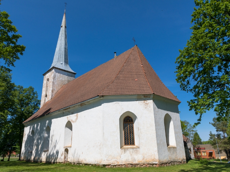 
Ugāles luterāņu baznīca

