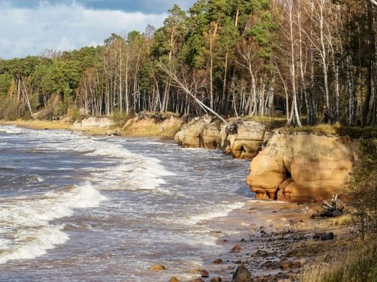 Vidzemes akmeņainā jūrmala – Veczemju sarkanās klintis