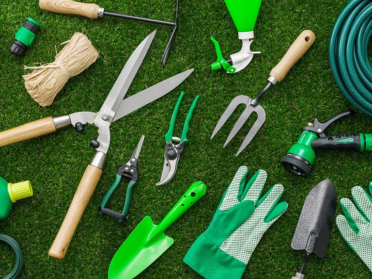 Dārza instrumenti un tehnika – kas noderēs pavasara darbos?