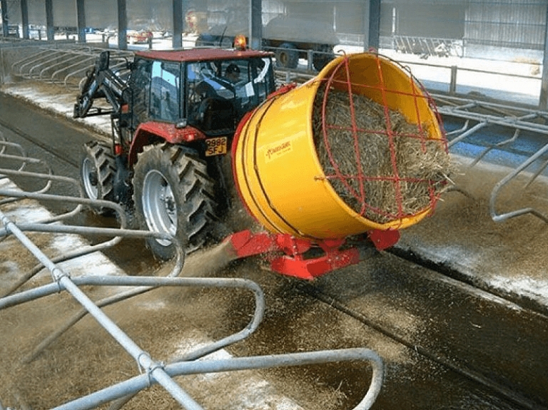 Pļaujmašīna–smalcinātājs ir universāls palīgs saimniecībā