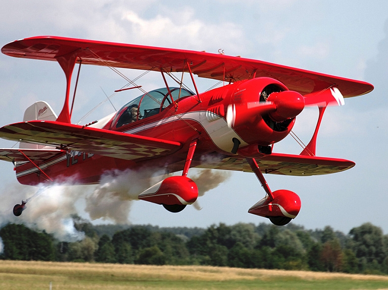 "Riga Summer Race" autošosejas festivālu atklās ar aviošovu