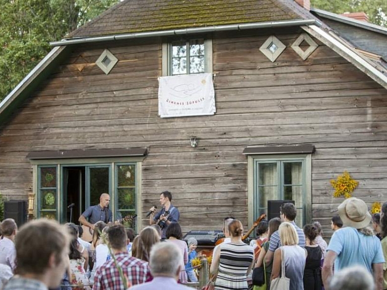 Ar Dārza svētkiem atklāj Patvēruma māju pamestām grūtniecēm

