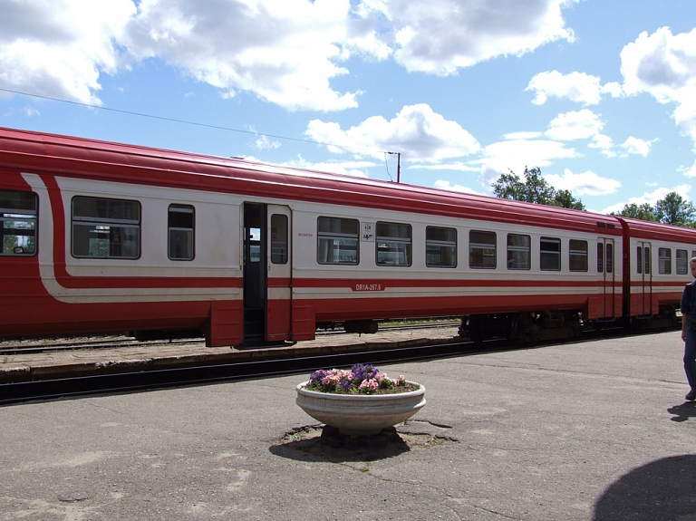 Norīkos papildu vilcienus uz Carnikavu