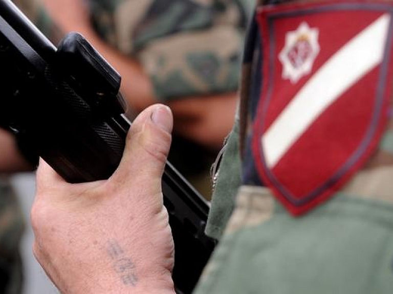 Preiļu pagasta "Badelkā" notiek zemessargu pamatapmācības nometne