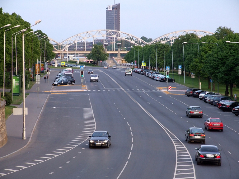 Sinoptiķi brīdina par stipru karstumu Rīgā

