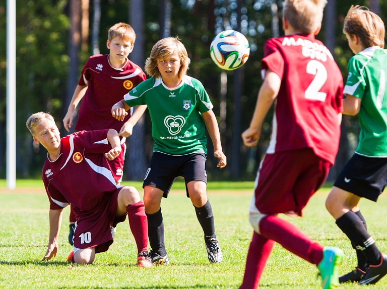 LFF Kausa izcīņas futbolā 8:8 vecākās grupas turnīrā Valmierā triumfē SK "Super Nova"


