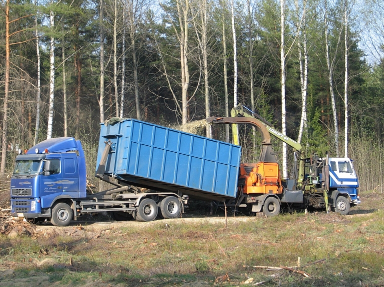 Vidzemē, strādājot mežā, vīrietis gūst mugurkaula skriemeļu lūzumu