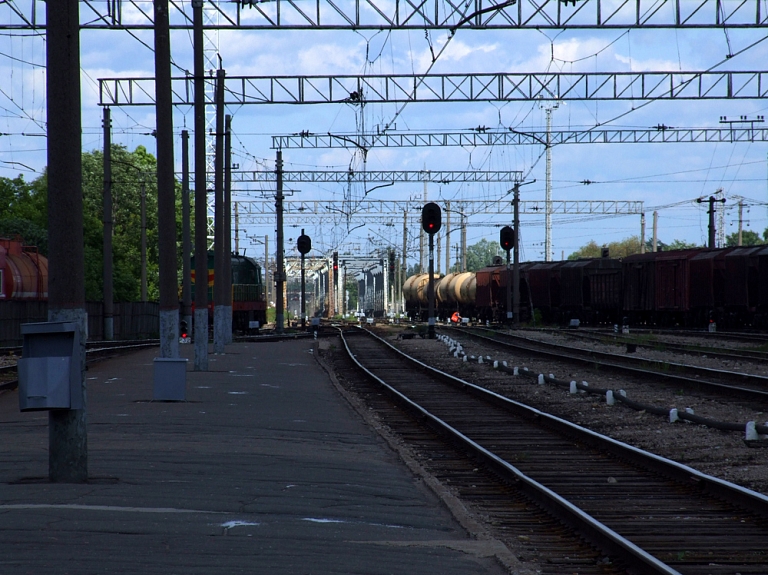 Eksperts: Skandāli "Latvijas Dzelzceļā" un Tallinas ostā apliecina, ka transporta un tranzīta nozare ir ar paaugstinātu korupcijas risku

