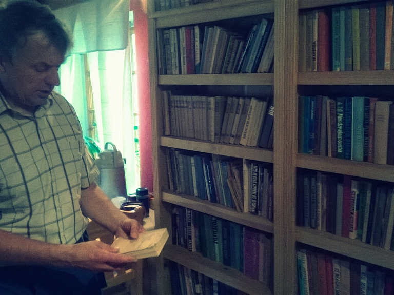 Alda Pušpura pārziņā "Vēršukalnā" top unikāla bibliotēka

