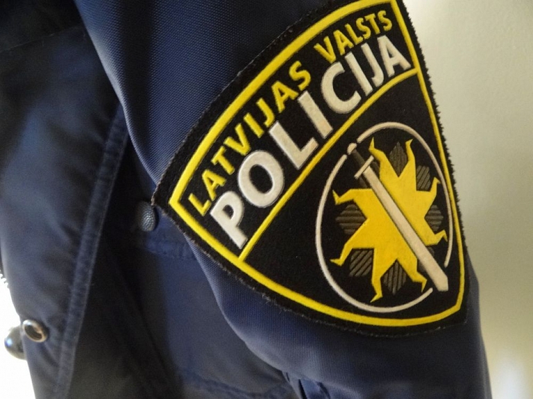 Policija sākusi pārbaudi par Inčukalna gudrona dīķu apsardzes pārņemšanu

