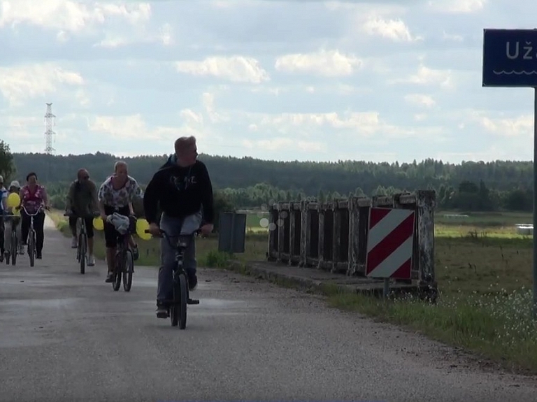 Skrundas TV: Velobrauciens "Ēdoles pedālis - 2015"