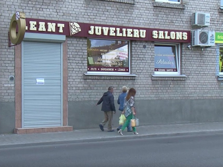Latgales Reģionālā TV: Notverti Daugavpils juvelierveikala laupītāji

