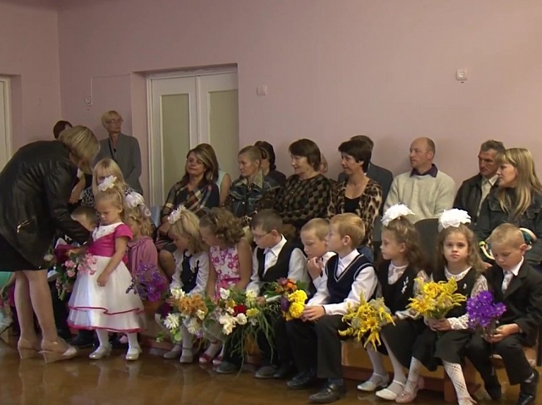 Latgales Reģionālā TV: Zinību diena arī mazākajā Sauleskalna sākumskolā

