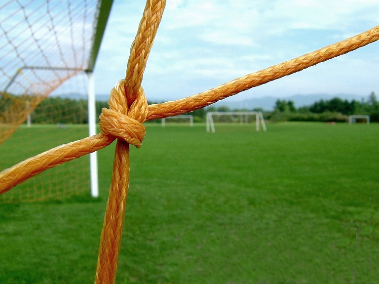 Latvijas futbola izlase cienīgā cīņā piekāpjas Čehijai

