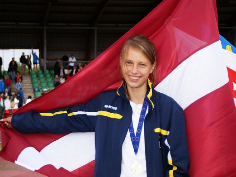 Lauras Laimiņas pirmā starptautiskā uzvara vieglatlētikā

