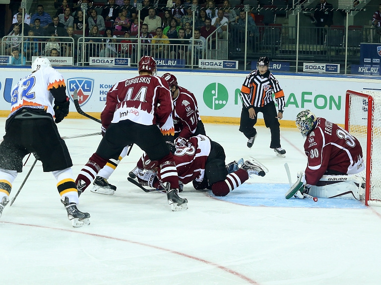 Rīgas "Dinamo" sezonas tālāko izbraukumu sāk ar uzvaru pār Novokuzņeckas "Metallurg"

